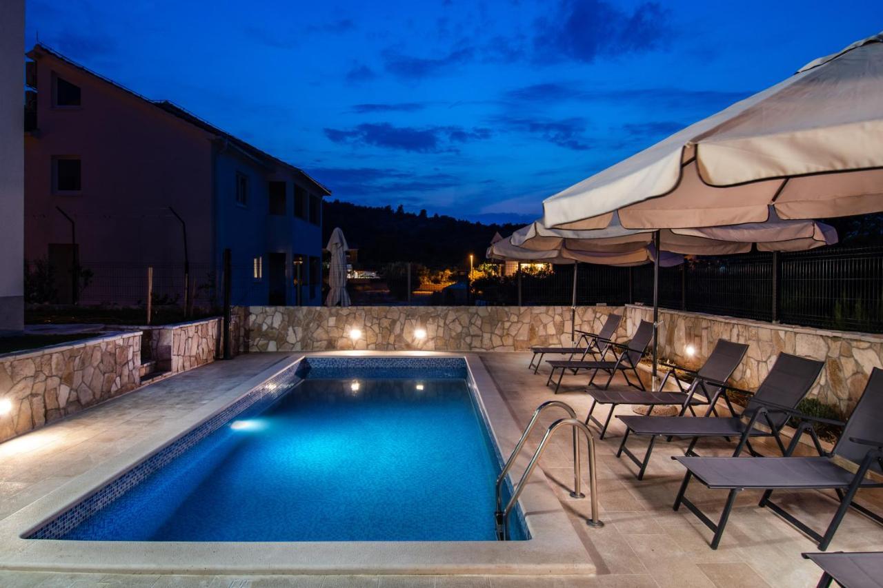 Luxury Apartments Alkar With Swimming Pool Razanj Luaran gambar