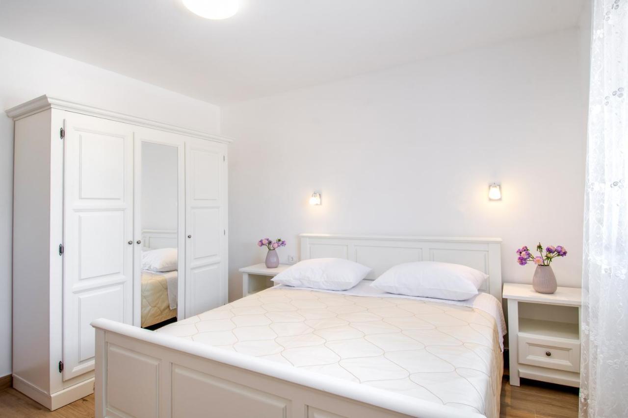 Luxury Apartments Alkar With Swimming Pool Razanj Luaran gambar